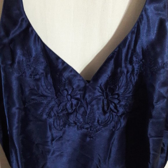 Inner Image Dark Blue Night Gown Size: 18/20 - Picture 2 of 6
